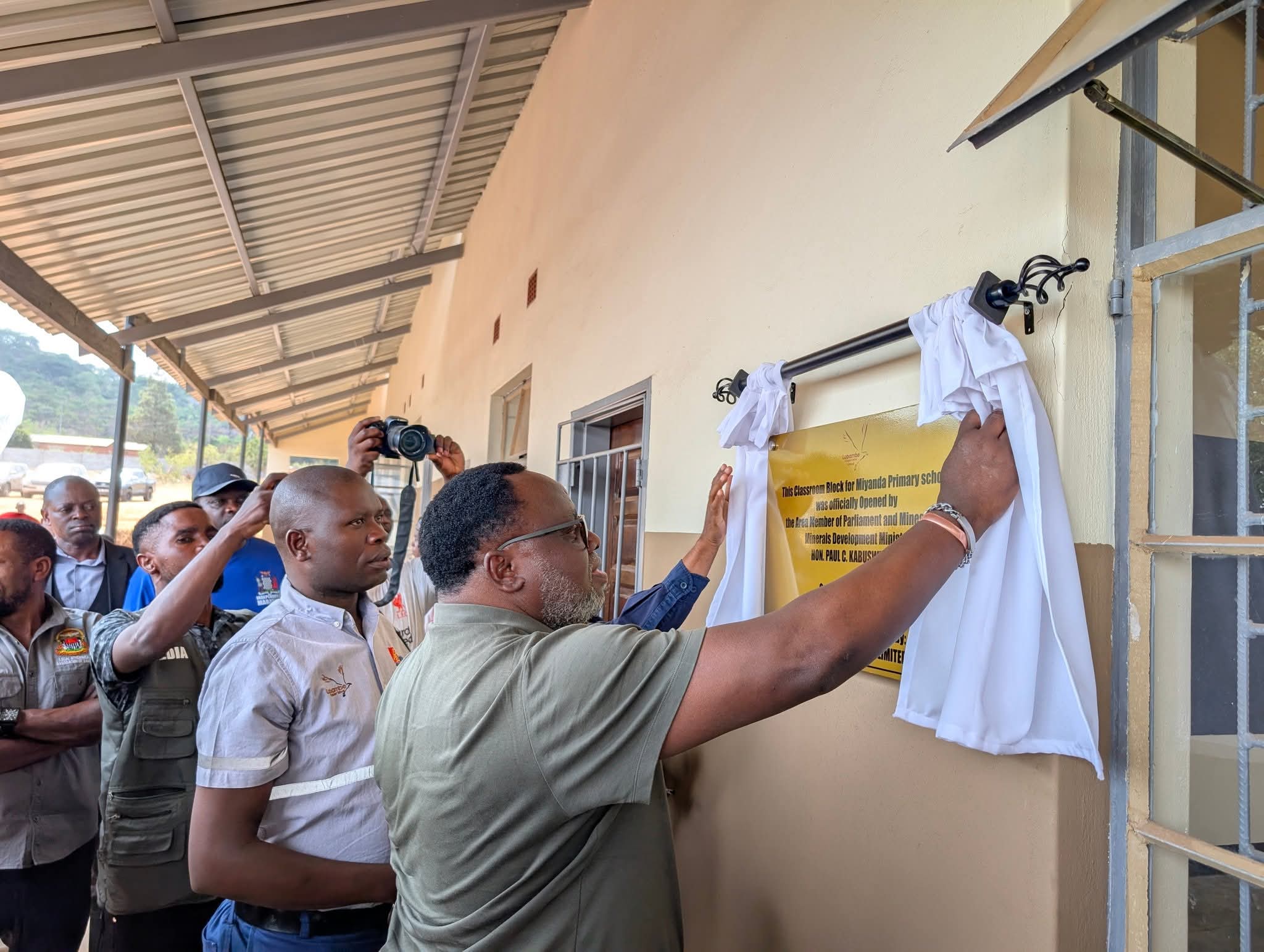 Unveiling plaque.jpg